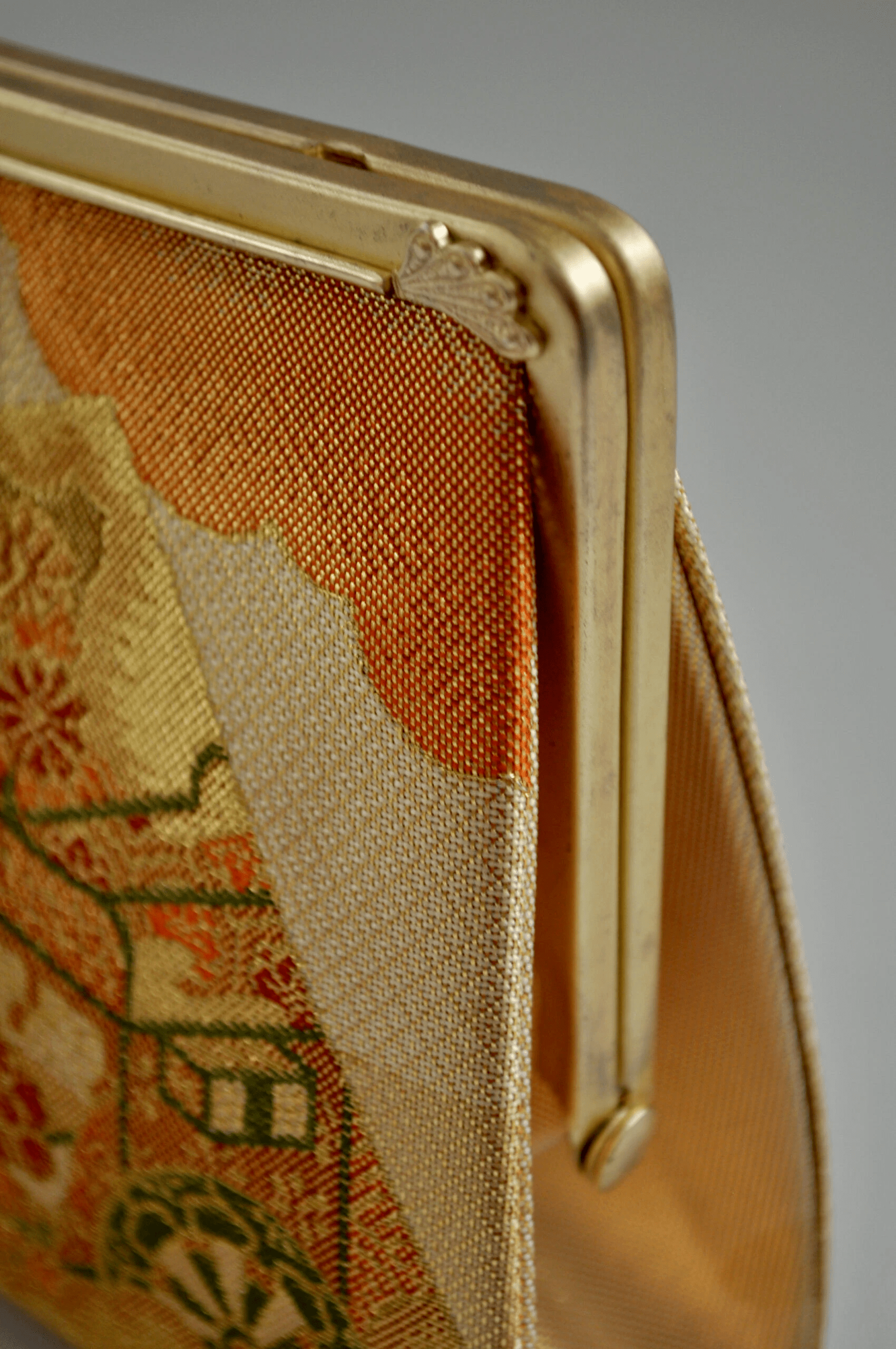 05-Clutch-gold Clutch-gold