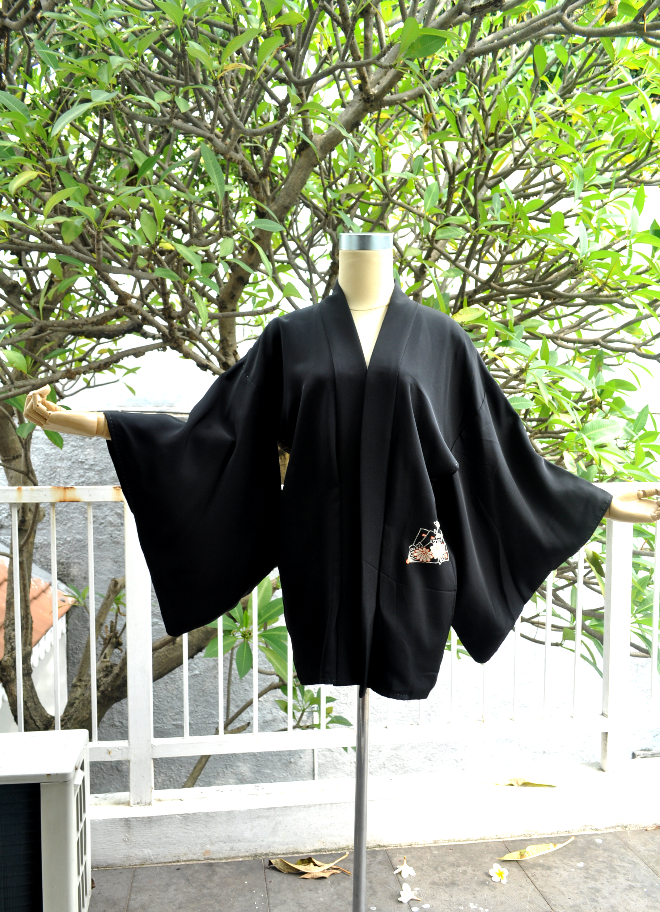01 - Outer Kimono Black Embroidery Kipas Outer Kimono Black Embroidery Kipas