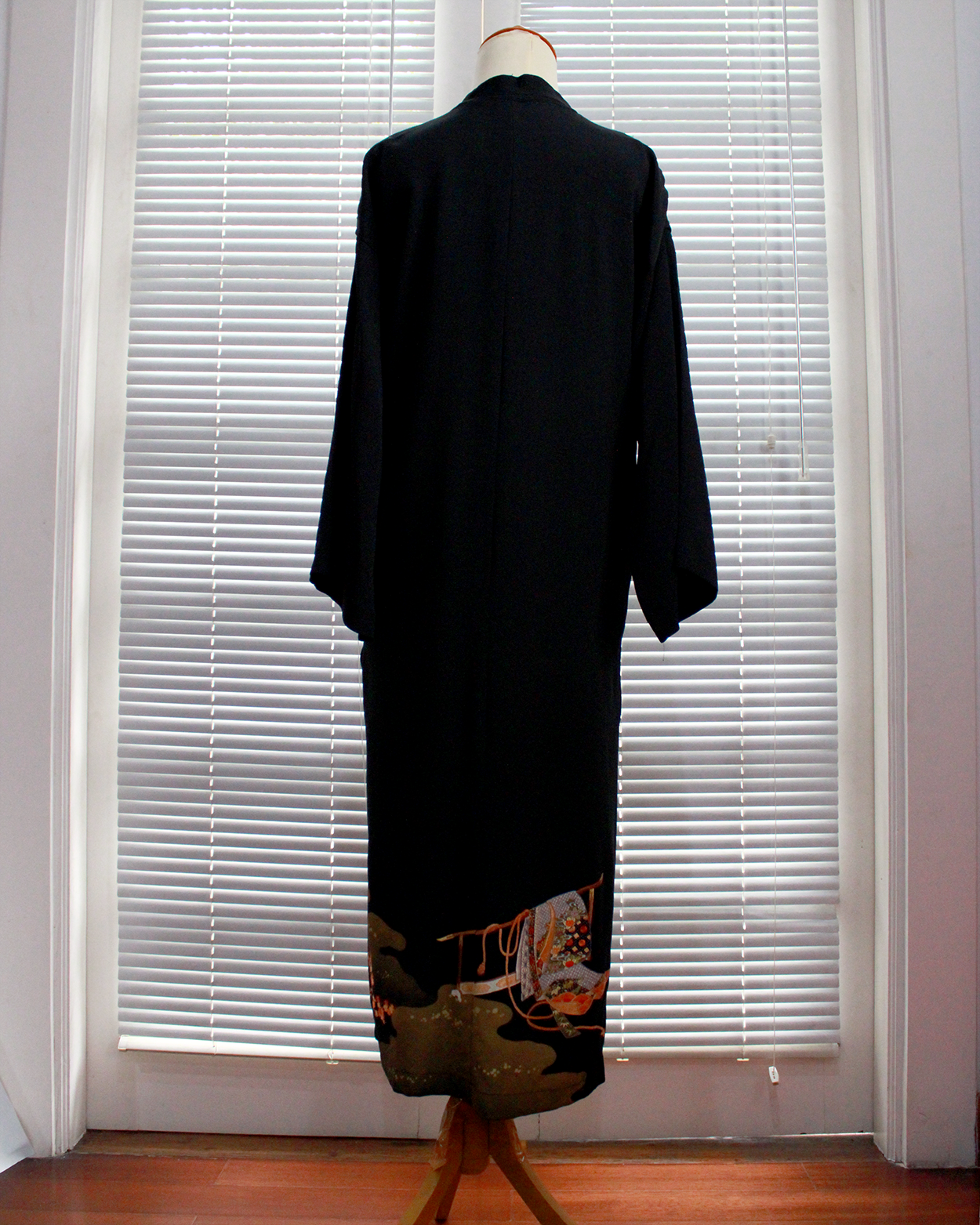 04 - Long Outer Gold Embroidery
