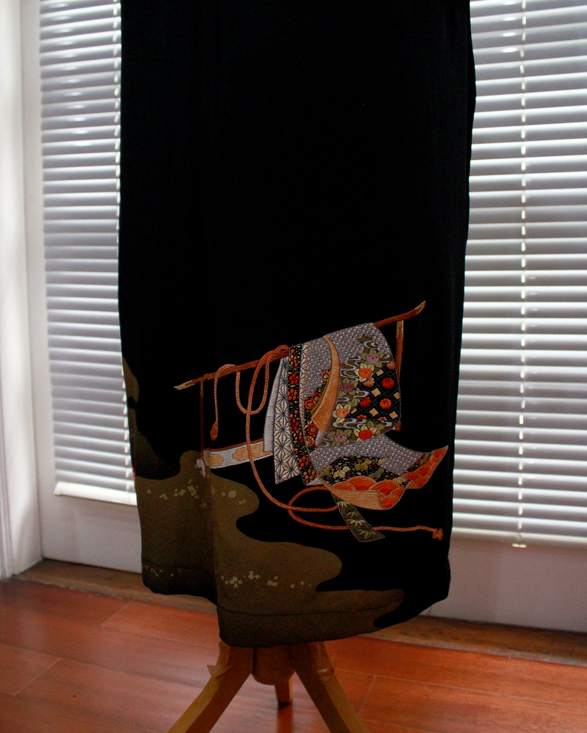 05 - Long Outer Gold Embroidery